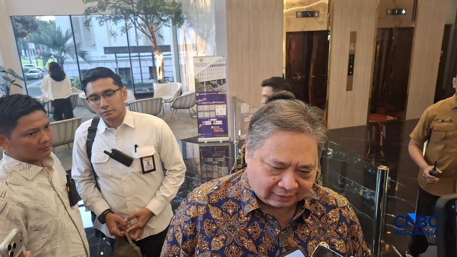 menteri-koordinator-menko-bidang-perekonomian-airlangga-hartanto-buka-suara-soal-mundurnya-perry-warjiyo-sebagai-gubernur-bank-1785150639970_169.jpeg
